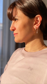 LONG STICK STUD WITH WHITE DIAMONDS