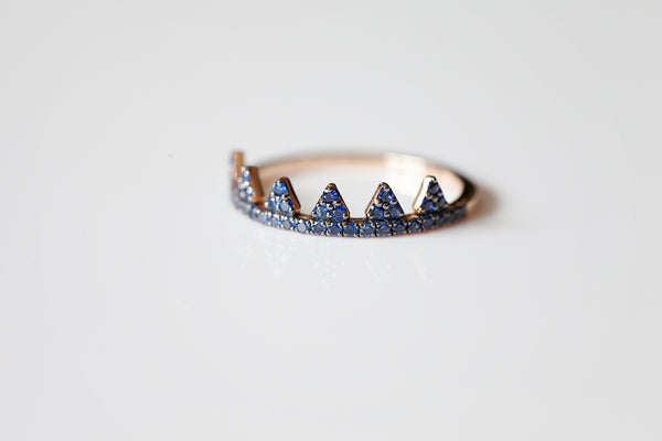 CROWN RING WITH BLUE SAPPHIRE